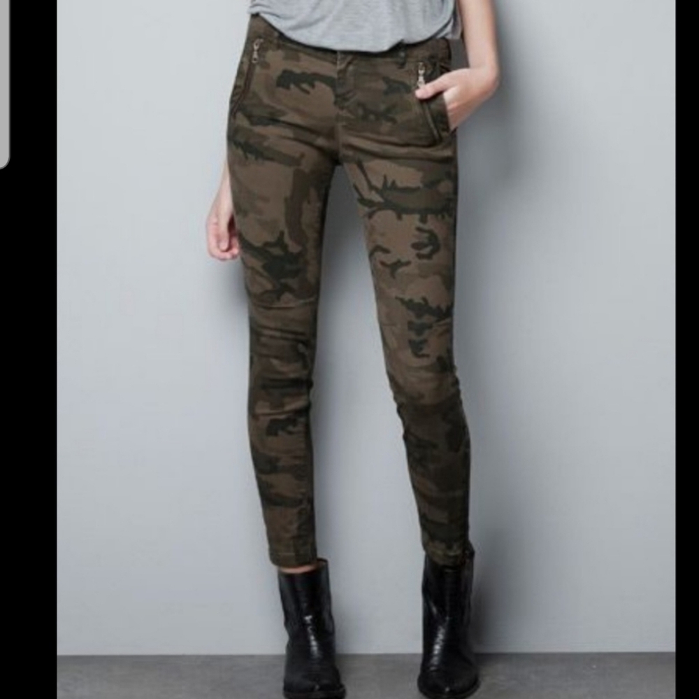 NWT Zara Camo Pants - Size 4